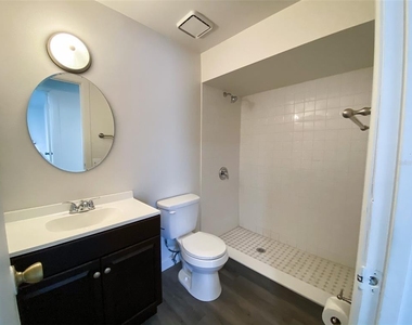 28046 Lois Drive - Photo Thumbnail 9