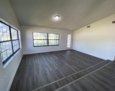 28046 Lois Drive - Photo Thumbnail 3
