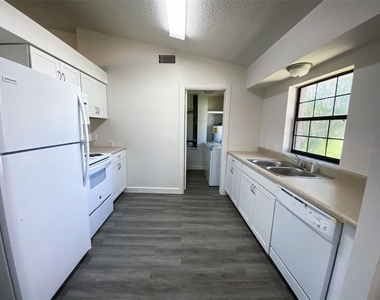 28046 Lois Drive - Photo Thumbnail 5