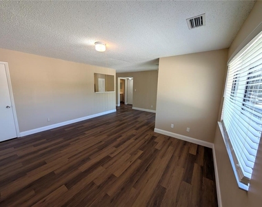 13401 Arbor Pointe Circle - Photo Thumbnail 4