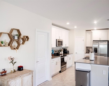 2949 Muller Oak Loop - Photo Thumbnail 6