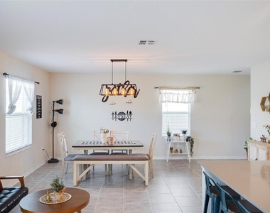 2949 Muller Oak Loop - Photo Thumbnail 8