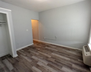 704 Cordova Drive - Photo Thumbnail 6