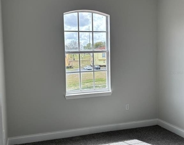 427 Madison Circle - Photo Thumbnail 16