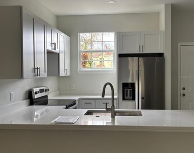 427 Madison Circle - Photo Thumbnail 4