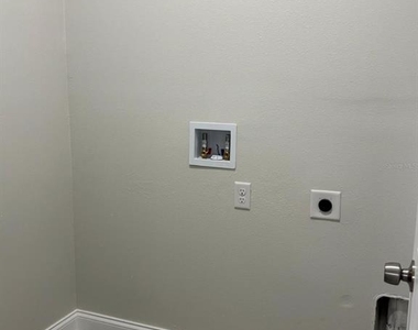 427 Madison Circle - Photo Thumbnail 17