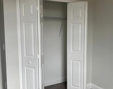 427 Madison Circle - Photo Thumbnail 12