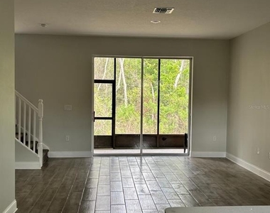 427 Madison Circle - Photo Thumbnail 2