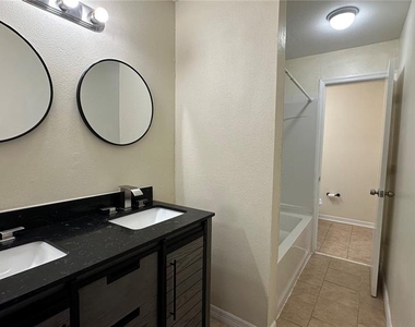 405 Fountainhead Circle - Photo Thumbnail 9