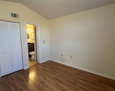 405 Fountainhead Circle - Photo Thumbnail 12