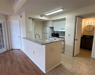 405 Fountainhead Circle - Photo Thumbnail 5