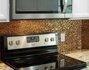9306 Mira Valle Lane - Photo Thumbnail 15