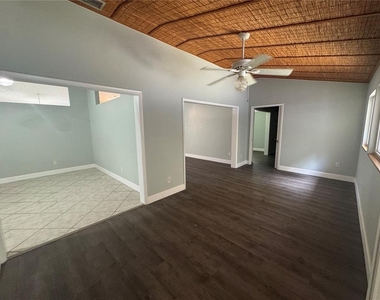10941 Mill Pond Way - Photo Thumbnail 7