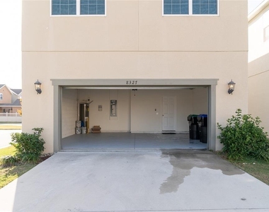 8327 Bryce Canyon Avenue - Photo Thumbnail 19