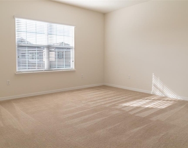 8327 Bryce Canyon Avenue - Photo Thumbnail 16