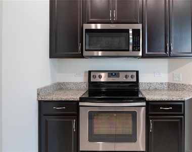 8327 Bryce Canyon Avenue - Photo Thumbnail 6