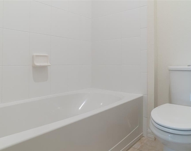 8327 Bryce Canyon Avenue - Photo Thumbnail 14