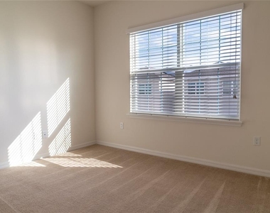 8327 Bryce Canyon Avenue - Photo Thumbnail 11