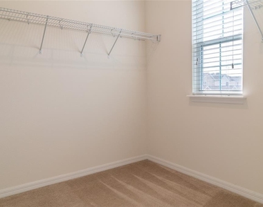 8327 Bryce Canyon Avenue - Photo Thumbnail 17
