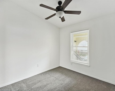 8827 Grand Palms Circle - Photo Thumbnail 11