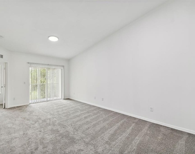 8827 Grand Palms Circle - Photo Thumbnail 16