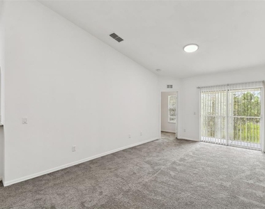 8827 Grand Palms Circle - Photo Thumbnail 17