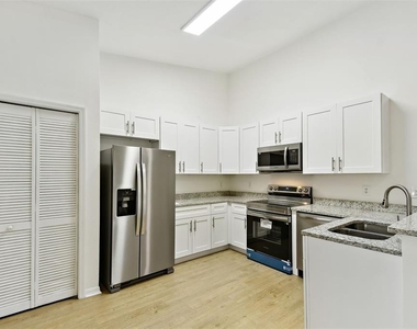 8827 Grand Palms Circle - Photo Thumbnail 3
