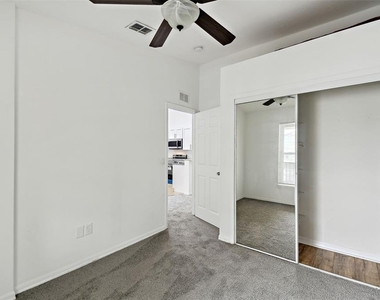 8827 Grand Palms Circle - Photo Thumbnail 12