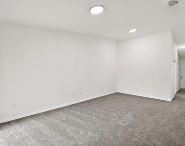 8827 Grand Palms Circle - Photo Thumbnail 19