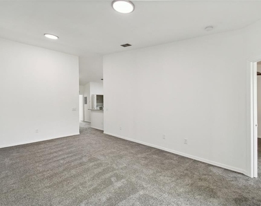 8827 Grand Palms Circle - Photo Thumbnail 18