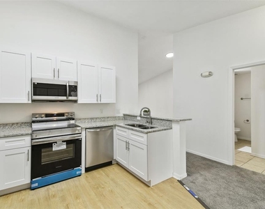8827 Grand Palms Circle - Photo Thumbnail 5