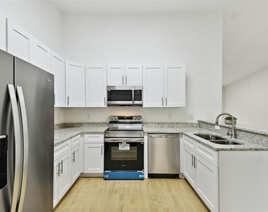 8827 Grand Palms Circle - Photo Thumbnail 4