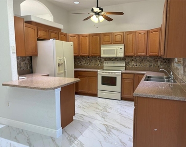 1150 Creekview - Photo Thumbnail 9