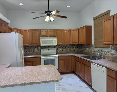 1150 Creekview - Photo Thumbnail 6