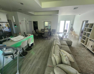 1405 Unice Avenue N - Photo Thumbnail 3