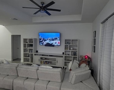 1405 Unice Avenue N - Photo Thumbnail 4