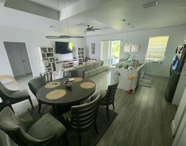 1405 Unice Avenue N - Photo Thumbnail 2