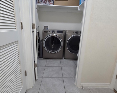 611 Grove Street - Photo Thumbnail 11