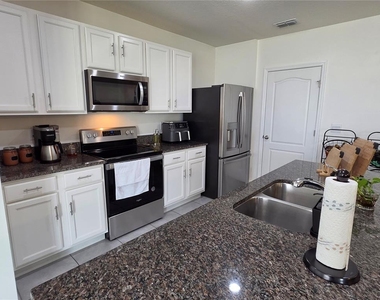 611 Grove Street - Photo Thumbnail 2