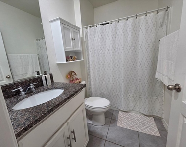 611 Grove Street - Photo Thumbnail 10
