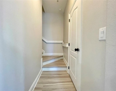 2944 Oak Park Way - Photo Thumbnail 22