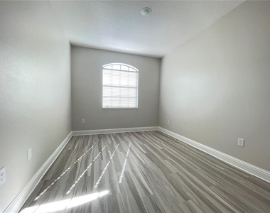 2944 Oak Park Way - Photo Thumbnail 11