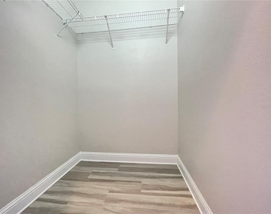 2944 Oak Park Way - Photo Thumbnail 29