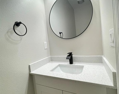 2944 Oak Park Way - Photo Thumbnail 33