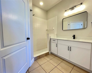 2944 Oak Park Way - Photo Thumbnail 32