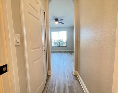 2944 Oak Park Way - Photo Thumbnail 31