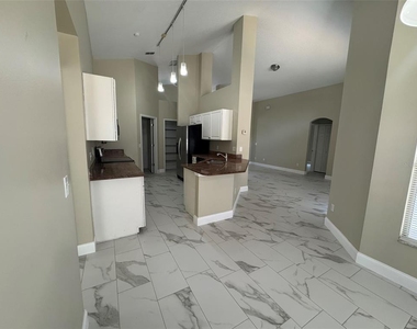 2347 Blake Way - Photo Thumbnail 10