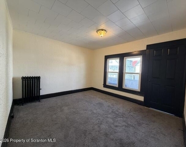 610 Moosic Street - Photo Thumbnail 4