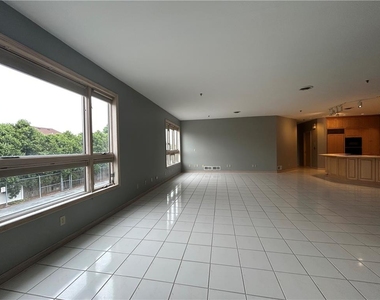 1415 E Pennsylvania Street - Photo Thumbnail 2