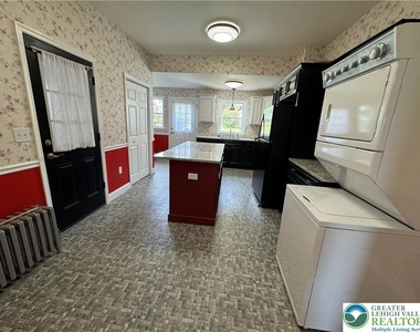 226 N 2nd Street - Photo Thumbnail 8